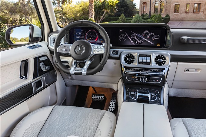 2019-Mercedes-AMG-G63-cabin-03.jpg